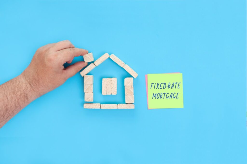 Post-it note with Fixed Rate Mortgage written on it